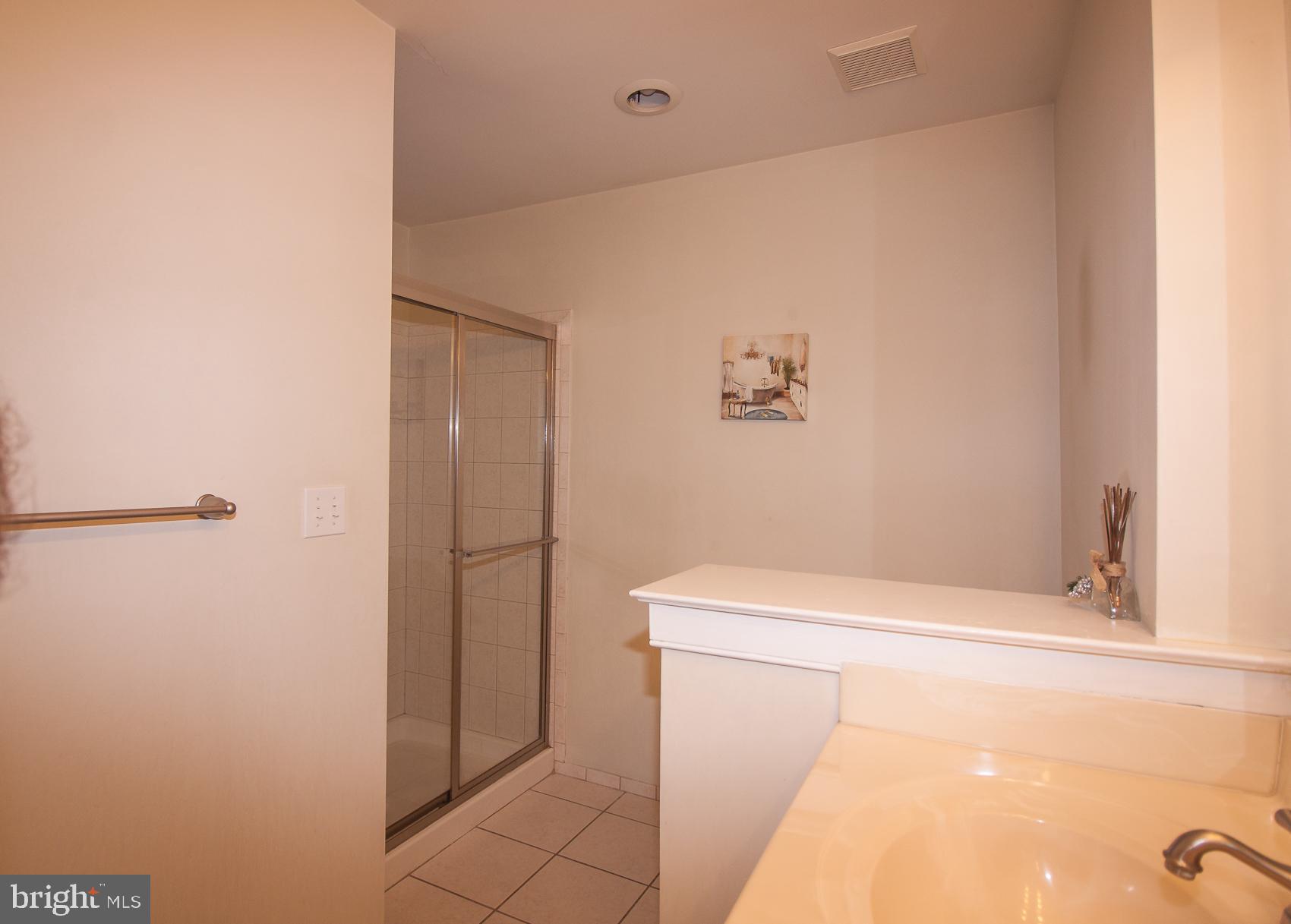 1630 Welsh Road, Unit 40E Philadelphia, PA 19115 - Photo 19 of 40