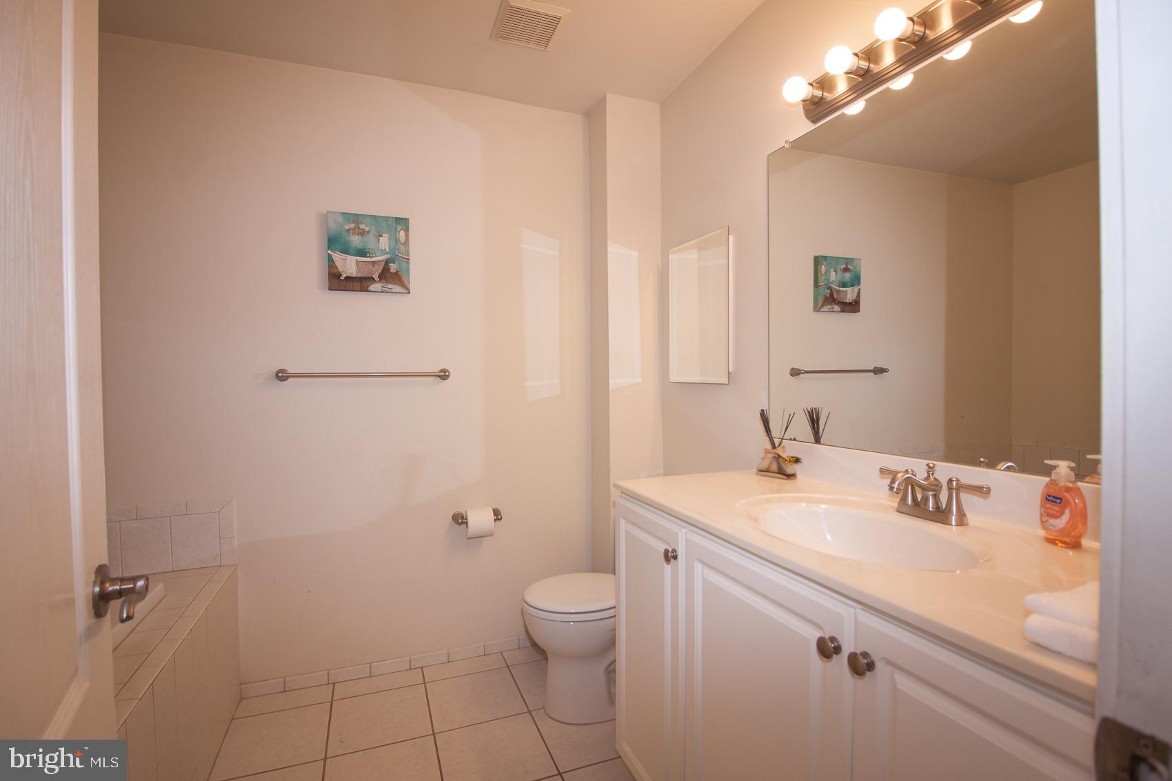 1630 Welsh Road, Unit 40E Philadelphia, PA 19115 - Photo 26 of 40