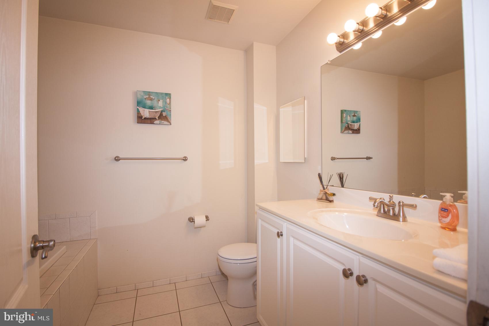 1630 Welsh Road, Unit 40E Philadelphia, PA 19115 - Photo 27 of 40