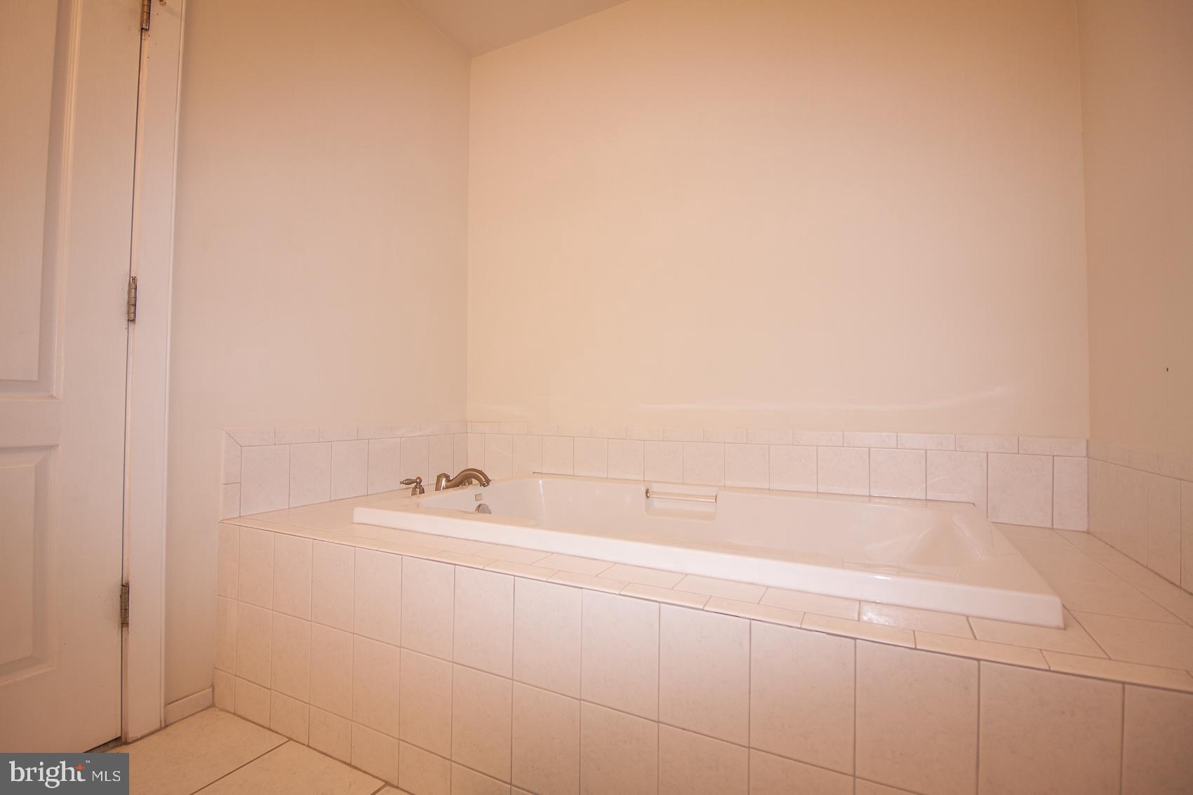 1630 Welsh Road, Unit 40E Philadelphia, PA 19115 - Photo 28 of 40
