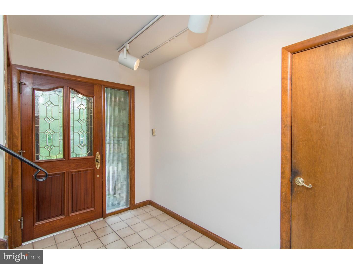1706 Moyer Road Hatfield, PA 19440 - Photo 2 of 25 Foyer