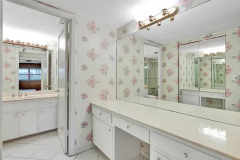 $189,000 | 3000 Northeast 48th Street, Unit 206, Fort Lauderdale, FL 33308