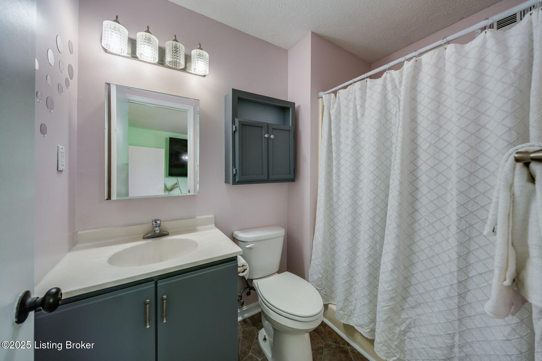 12311 Ridgemont Road Louisville, KY 40229 - Photo 16 of 36 photo_online_015