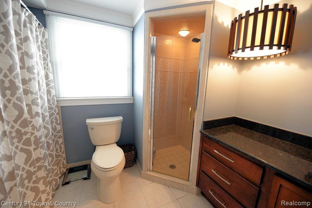 724 Stanford Circle Rochester, MI 48309 - Photo 19 of 50 Master Bathroom 1c.jpg