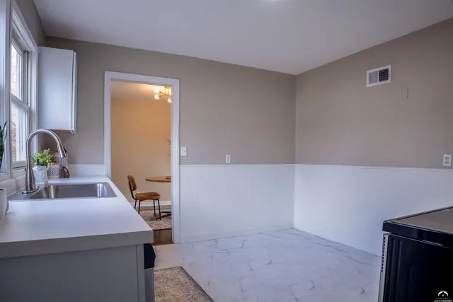 $216,600 | 314 Oklahoma Street, Lawrence, KS 66046