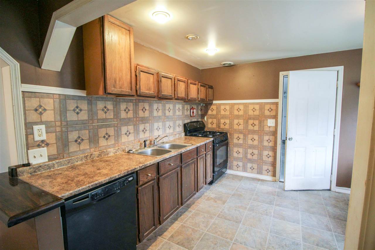 9211 North Seymour Road Flushing, MI 48433 - Photo 3 of 20 50040964-2.JPG