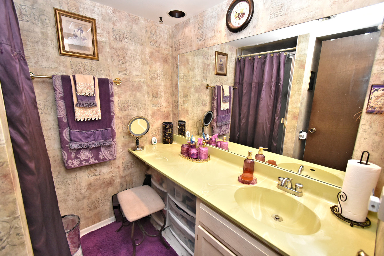 18855 Burnham Avenue, Unit 234 Lansing, IL 60438 - Photo 15 of 25 a bathroom with a sink vanity granite and a mirror