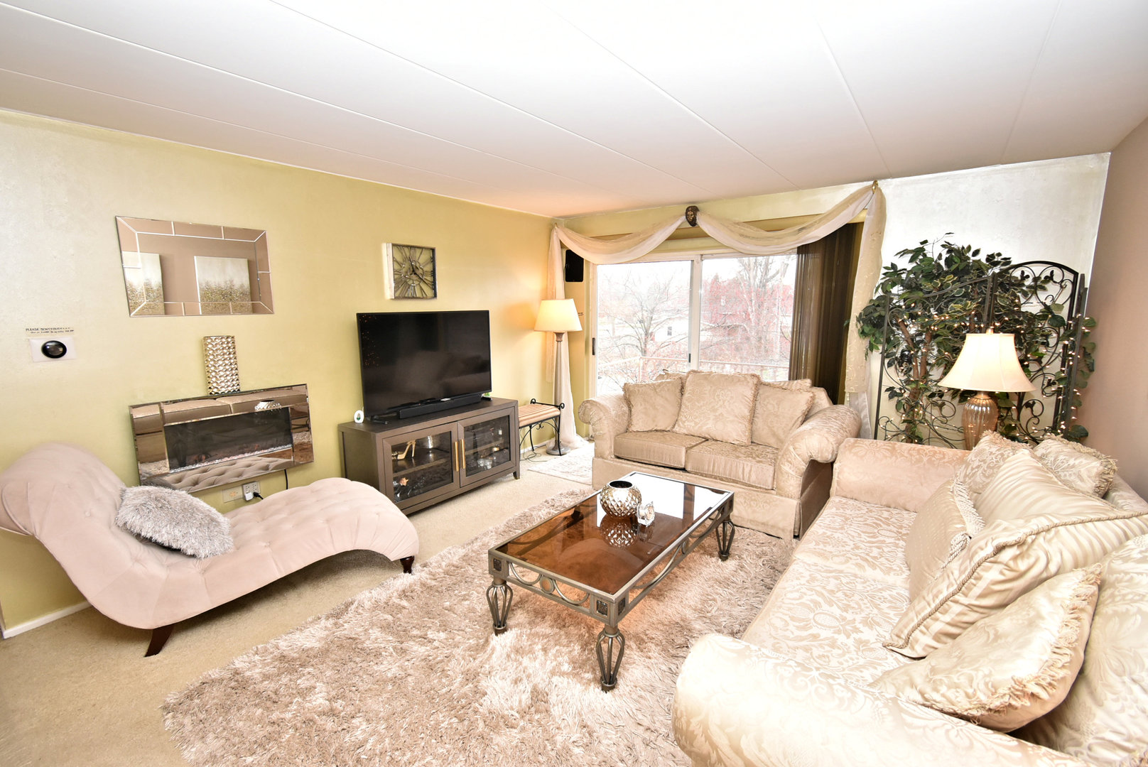18855 Burnham Avenue, Unit 234 Lansing, IL 60438 - Photo 3 of 25 a living room with furniture and a flat screen tv
