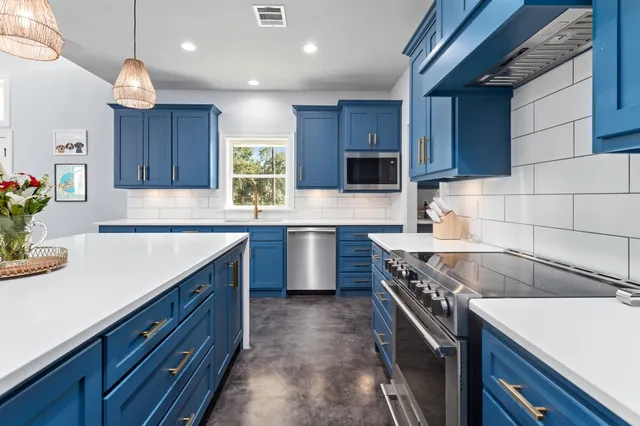 $650,000 | 847 West Buccaneer Drive, Winnie, TX 77665