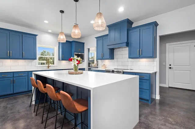 $650,000 | 847 West Buccaneer Drive, Winnie, TX 77665