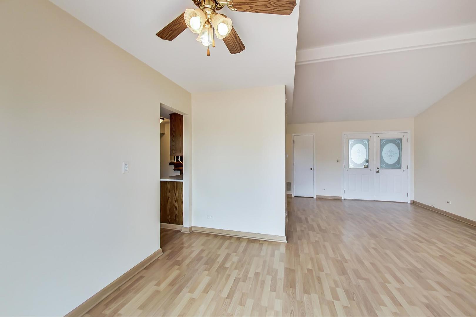 27 White Pine Drive Schaumburg, IL 60193 - Photo 5 of 27