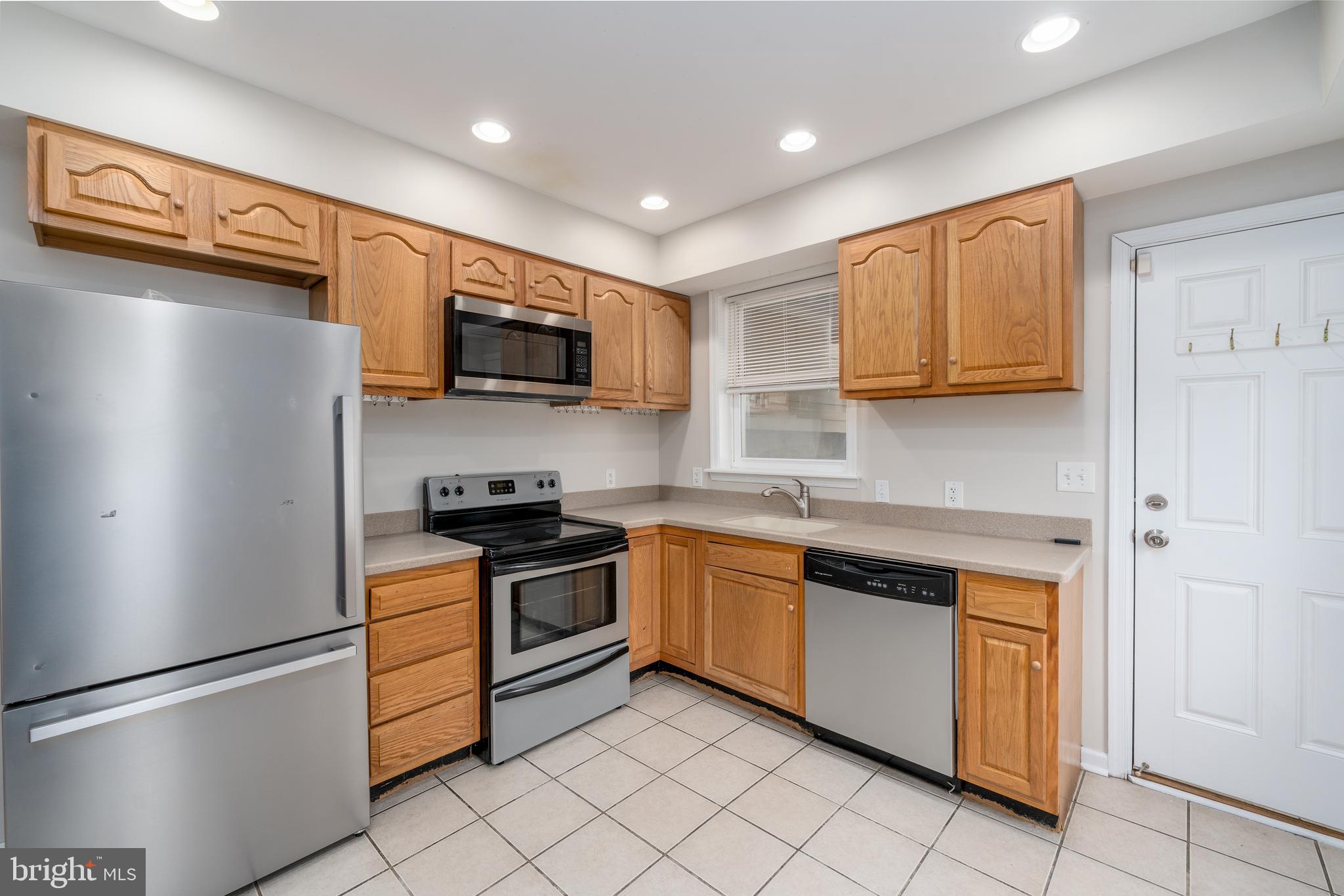 800 Grundy Street Baltimore, MD 21224 - Photo 11 of 41 Kitchen- with rear door leading to Patio