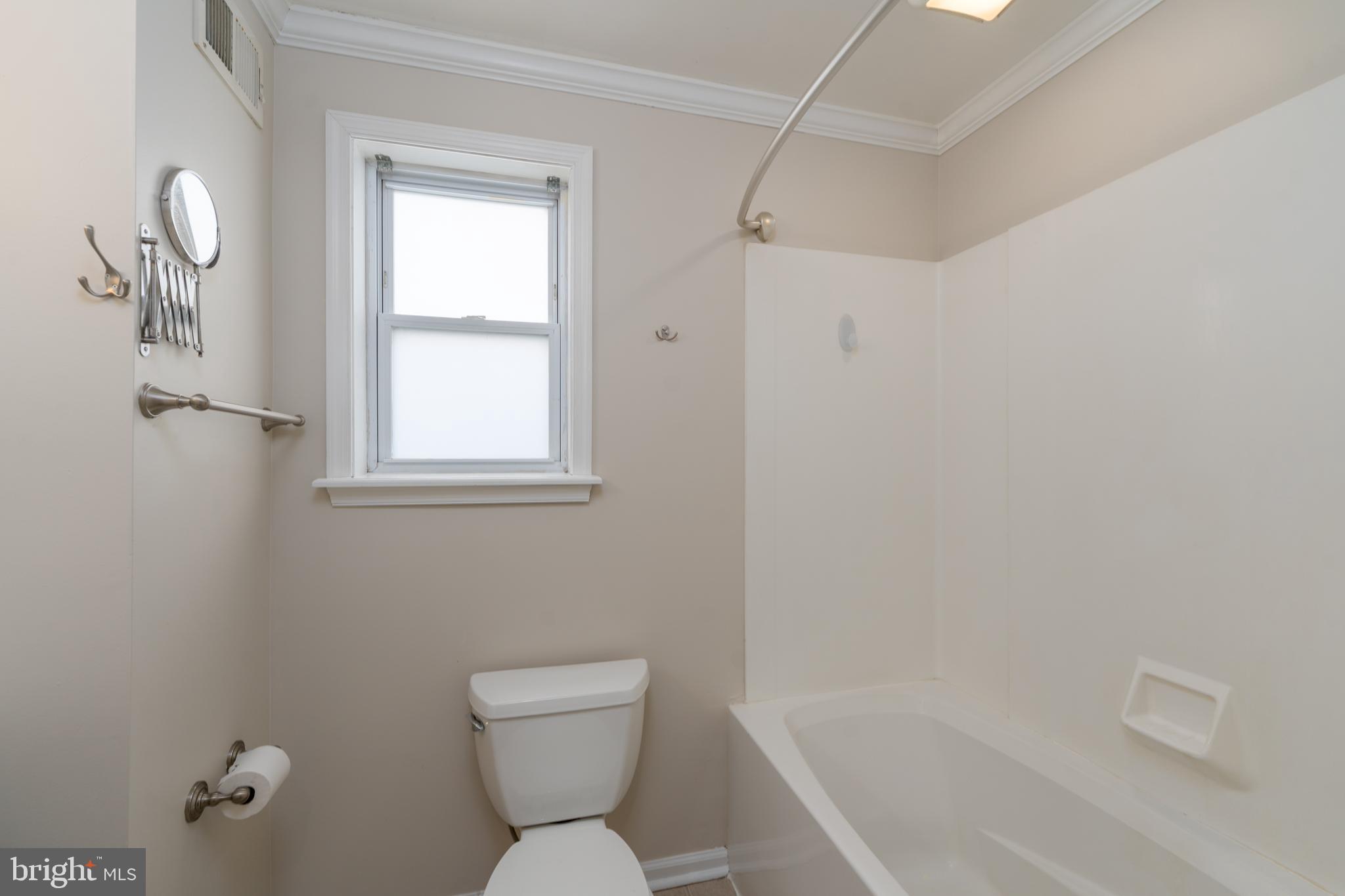 800 Grundy Street Baltimore, MD 21224 - Photo 20 of 41 Full Bath- Second Level