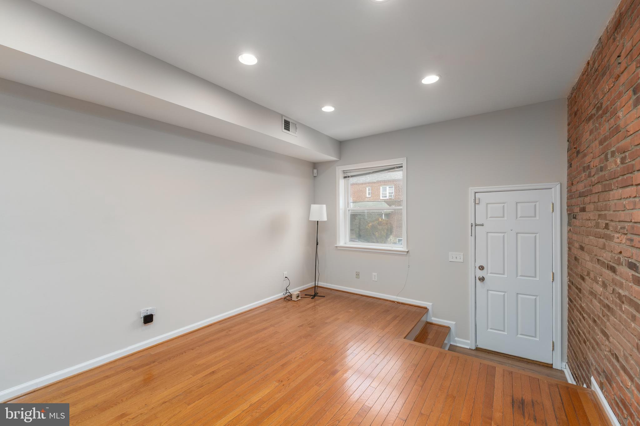 800 Grundy Street Baltimore, MD 21224 - Photo 5 of 41 Living Room/Front Entrance