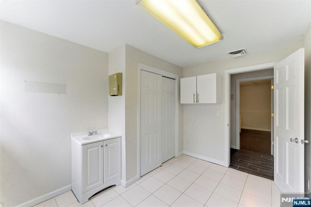735 Linwood Avenue Ridgewood, NJ 07450 - Photo 35 of 46