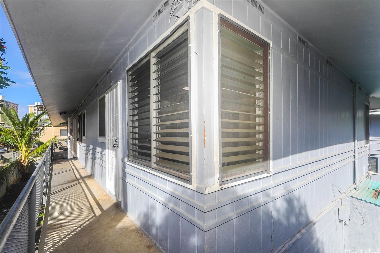 1719 Nuuanu Avenue, Unit 5E Honolulu, HI 96817 - Photo 21 of 25 a view of balcony with furniture