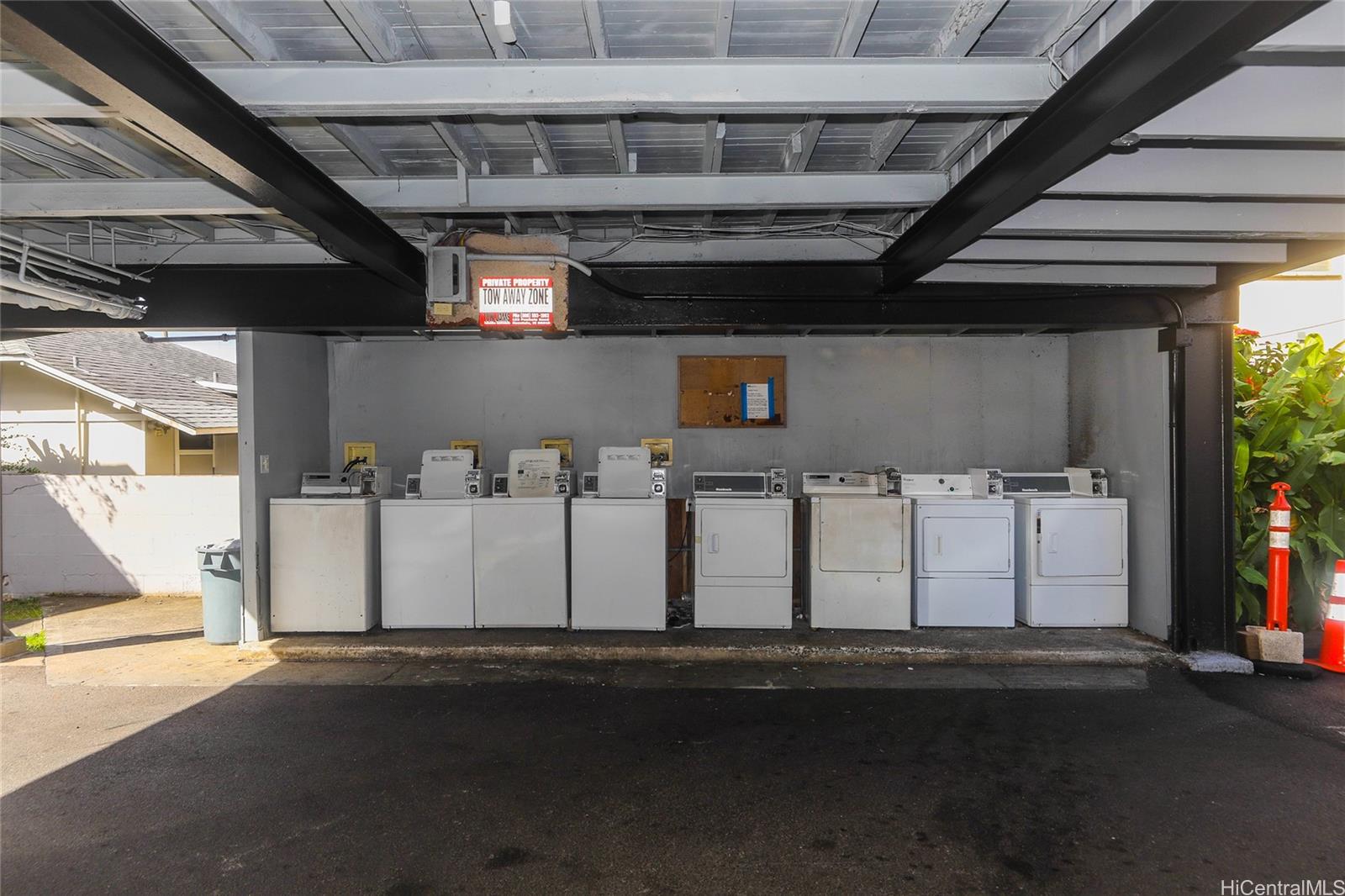 1719 Nuuanu Avenue, Unit 5E Honolulu, HI 96817 - Photo 24 of 25 a view of a building