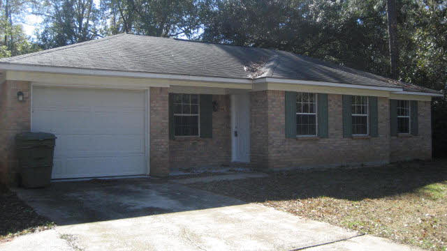 712 East Laurel Avenue Foley, AL 36535 - Photo 1 of 6