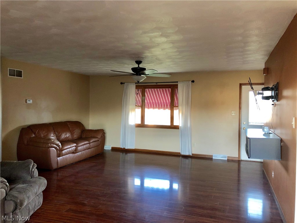 53003 Farmington Road Bridgeport, OH 43912 - Photo 7 of 29 Gallery Image 7