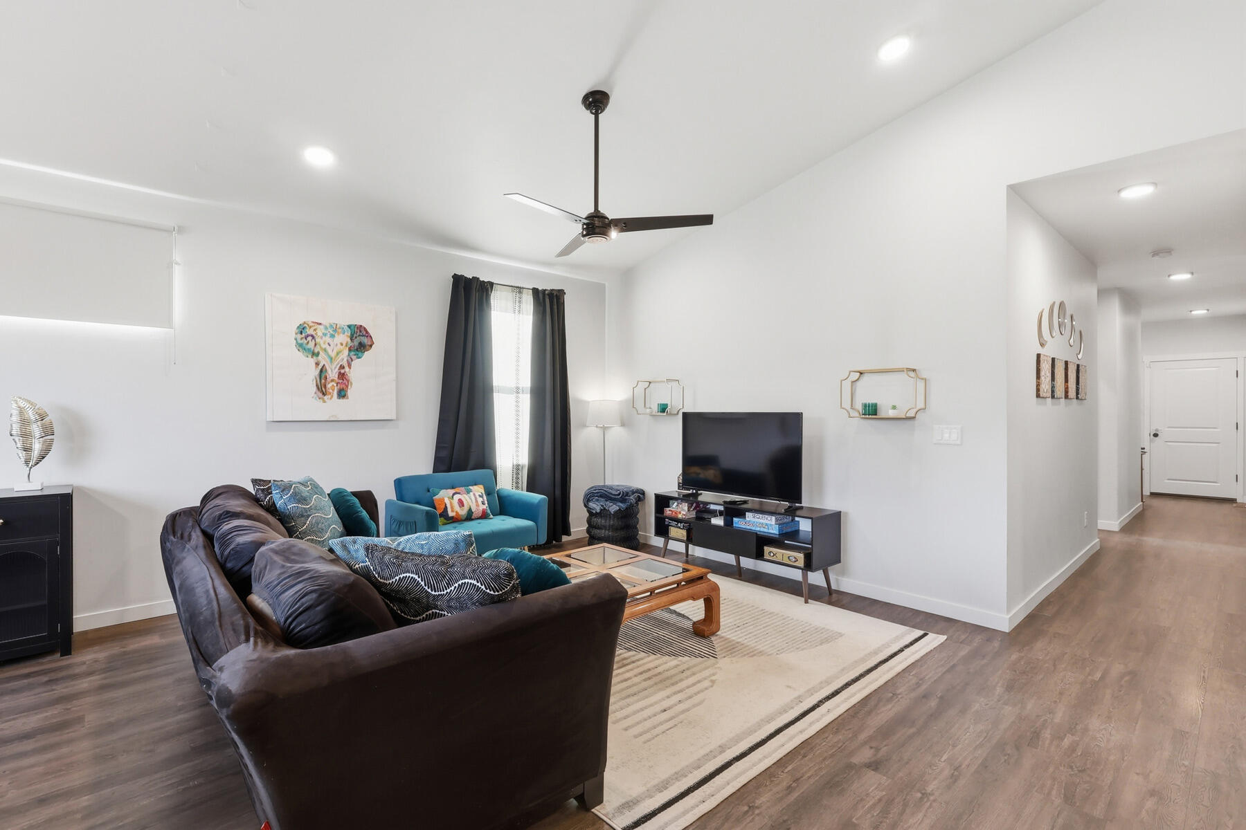 16455 Bassett Road La Pine, OR 97739 - Photo 5 of 44 a living room with furniture and a flat screen tv