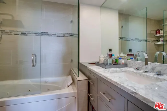 $5,550 | 7250 Franklin Avenue, Unit 802, Los Angeles, CA 90046