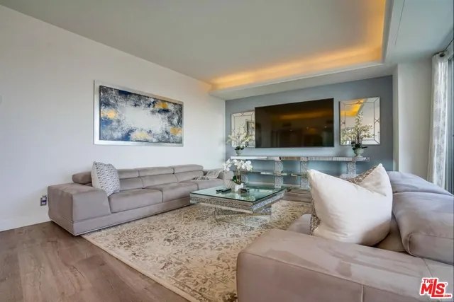 $5,550 | 7250 Franklin Avenue, Unit 802, Los Angeles, CA 90046