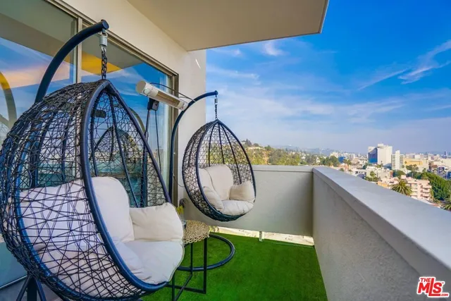 $5,550 | 7250 Franklin Avenue, Unit 802, Los Angeles, CA 90046