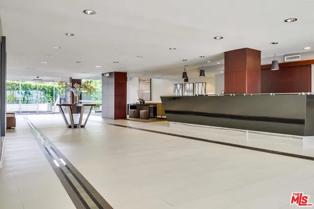 $5,550 | 7250 Franklin Avenue, Unit 802, Los Angeles, CA 90046