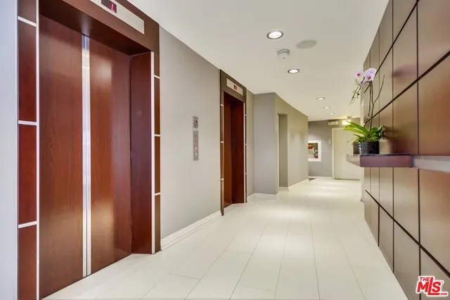 $5,550 | 7250 Franklin Avenue, Unit 802, Los Angeles, CA 90046
