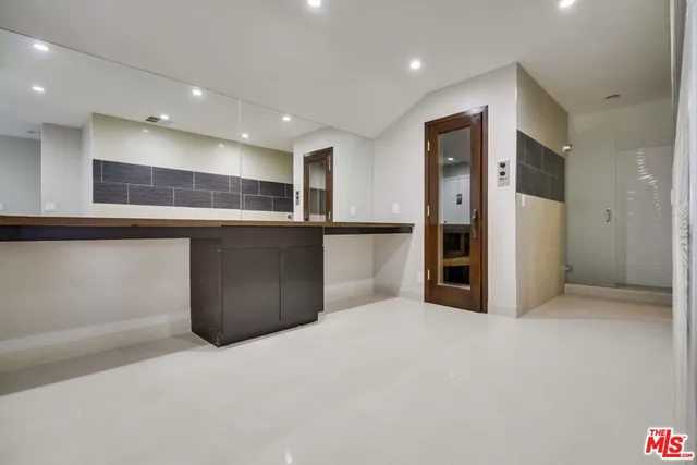 $5,550 | 7250 Franklin Avenue, Unit 802, Los Angeles, CA 90046