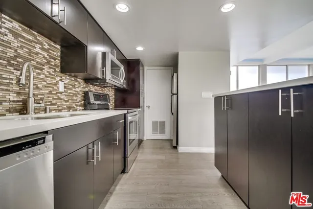 $5,550 | 7250 Franklin Avenue, Unit 802, Los Angeles, CA 90046