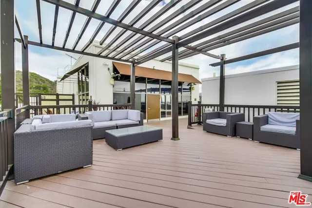 $5,550 | 7250 Franklin Avenue, Unit 802, Los Angeles, CA 90046