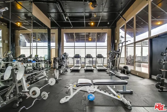 $5,550 | 7250 Franklin Avenue, Unit 802, Los Angeles, CA 90046