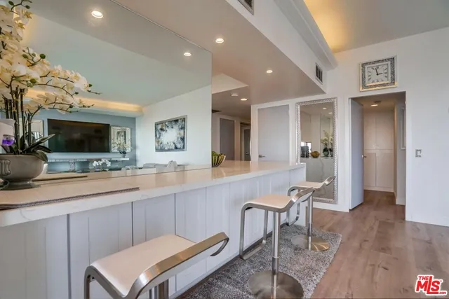 $5,550 | 7250 Franklin Avenue, Unit 802, Los Angeles, CA 90046