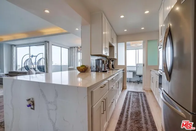 $5,550 | 7250 Franklin Avenue, Unit 802, Los Angeles, CA 90046