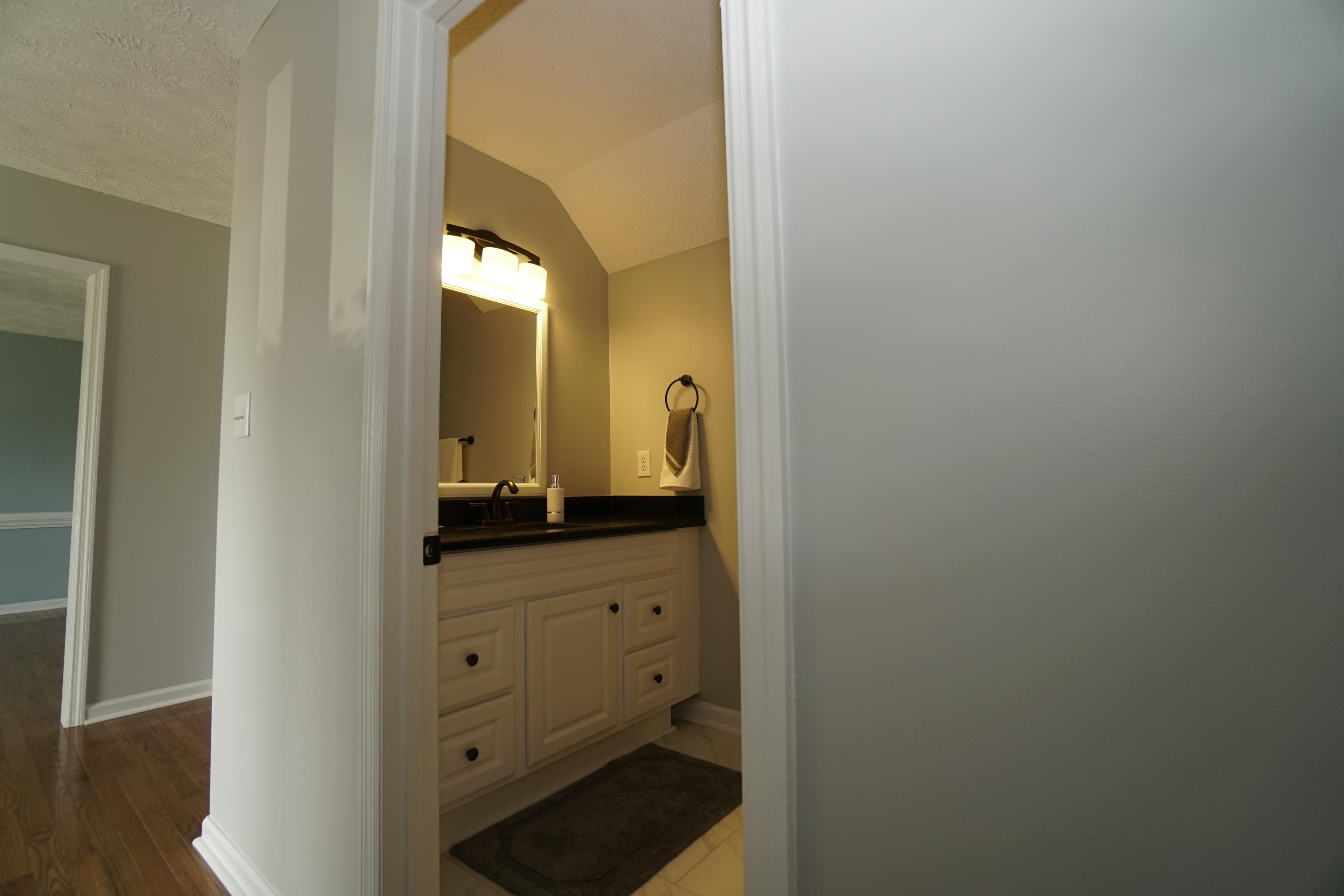 107 Cherian Court Pooler, GA 31322 - Photo 20 of 50 Looking into full bath from hallway.