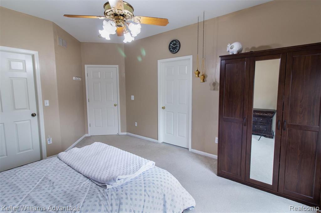 2052 Lagoon Drive Rochester, MI 48309 - Photo 18 of 32