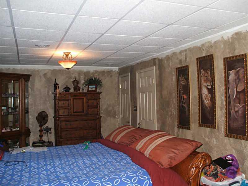 28 Independence Road Avella, PA 15312 - Photo 4 of 12 Master Bedroom. First floor Master w/walk-in closet & spa bath