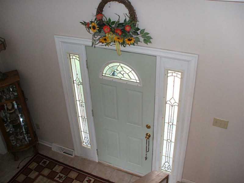 28 Independence Road Avella, PA 15312 - Photo 9 of 12 Entry/Foyer.