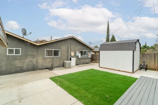 $499,999 | 832 Jackson Street, Winters, CA 95694