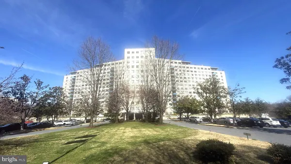 $126,000 | 10201 Grosvenor Place, Unit 1117, Rockville, MD 20852