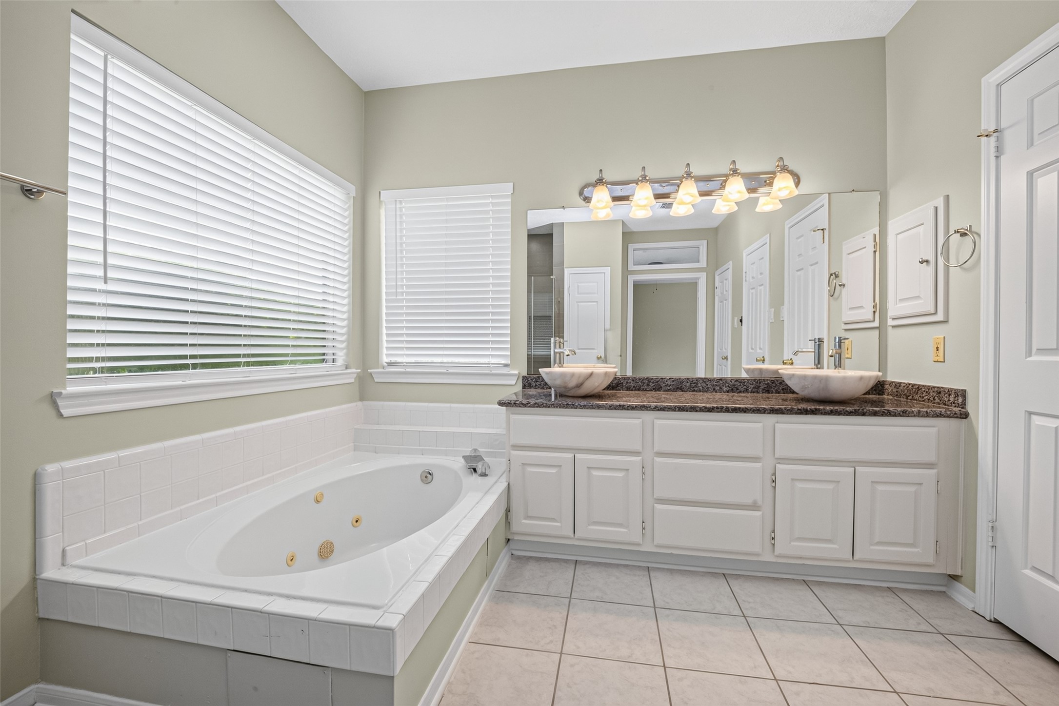 1430 Mabry Mill Road Houston, TX 77062 - Photo 23 of 39 Primary bath
