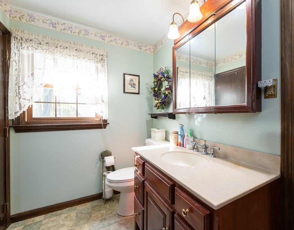 140 Ruby Road Dracut, MA 01826 - Photo 11 of 41 Gallery Image 11