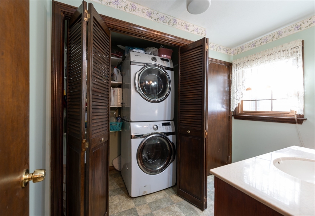 140 Ruby Road Dracut, MA 01826 - Photo 12 of 41 Gallery Image 12