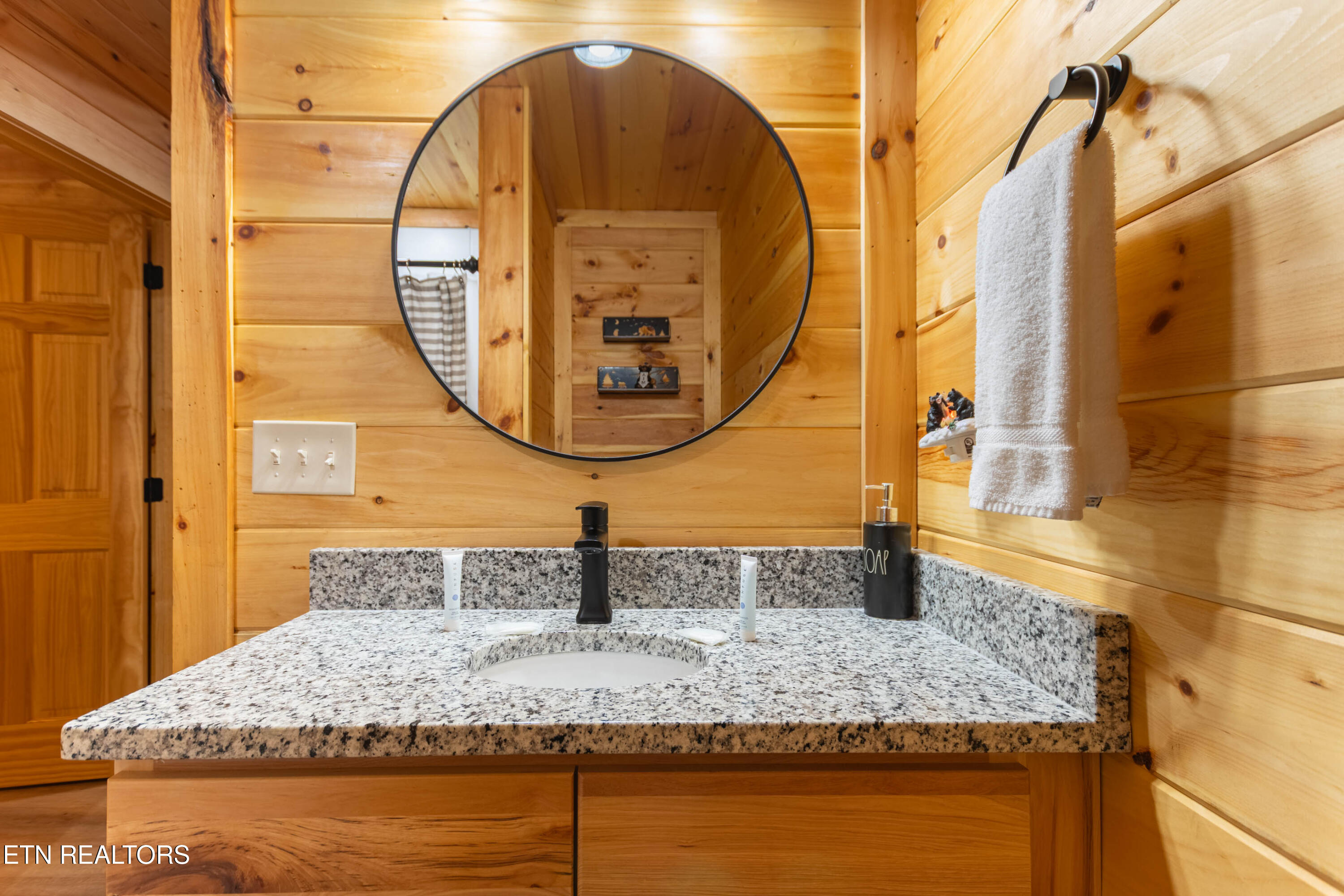 2138 Rising Fawn Way Sevierville, TN 37862 - Photo 16 of 45 2138 Rising Fawn, Gatlinburg TN DSC_6060