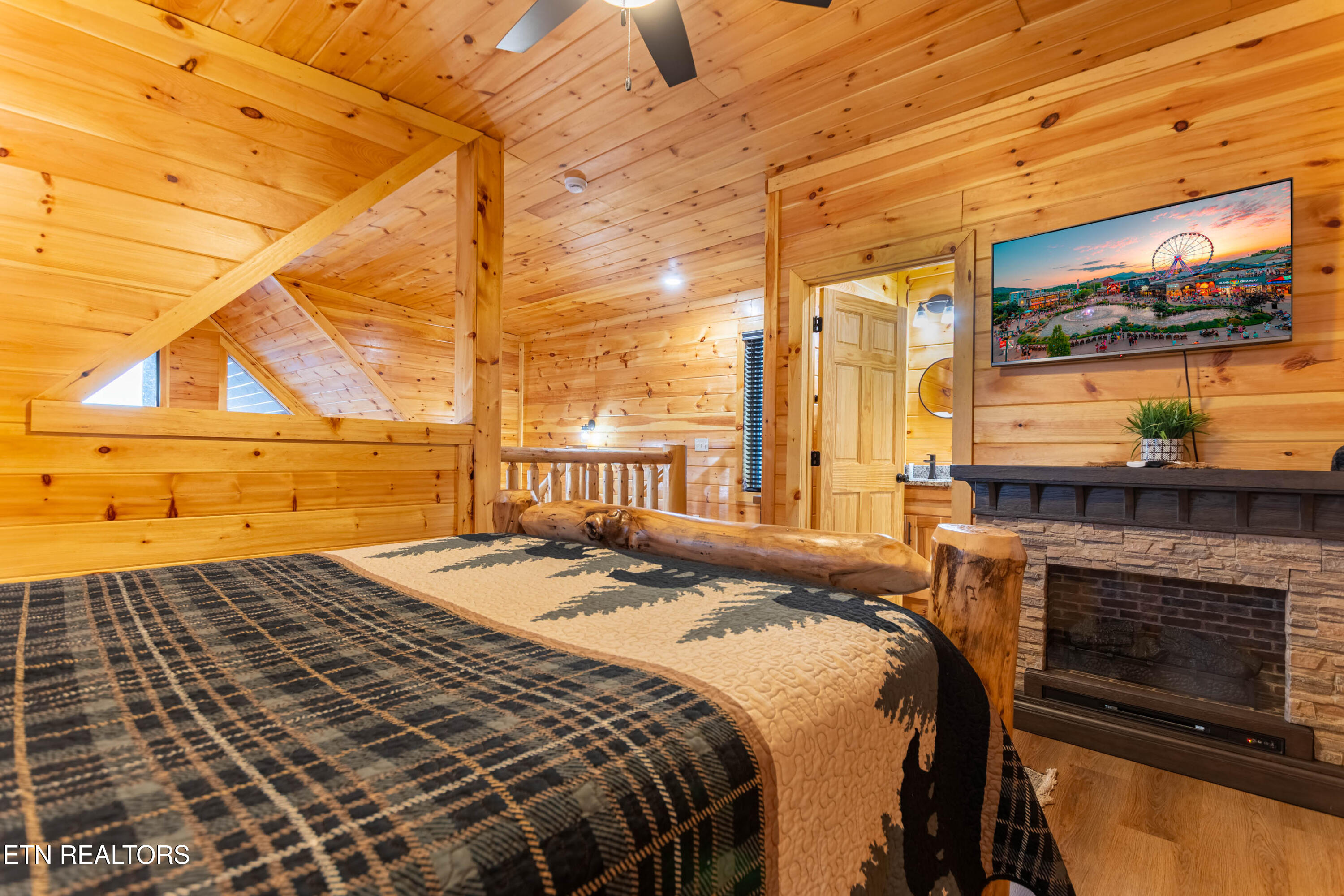 2138 Rising Fawn Way Sevierville, TN 37862 - Photo 19 of 45 2138 Rising Fawn, Gatlinburg TN DSC_6129