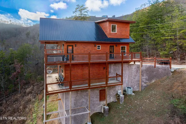 $699,000 | 2138 Rising Fawn Way, Sevierville, TN 37862