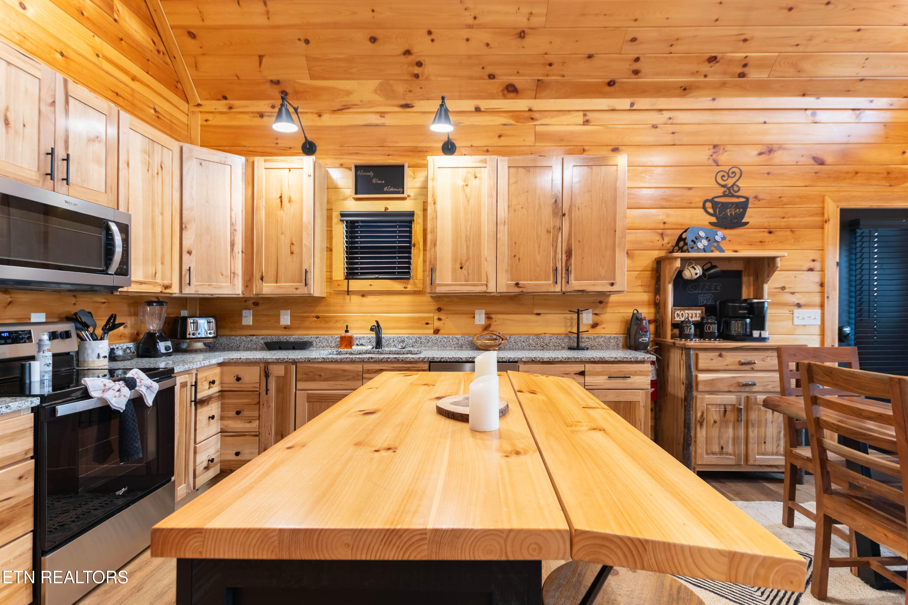 2138 Rising Fawn Way Sevierville, TN 37862 - Photo 5 of 45 2138 Rising Fawn, Gatlinburg TN DSC_6036