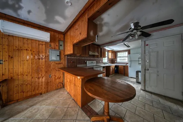 $170,000 | 3 Avenue, Godeffroy, NY 12729