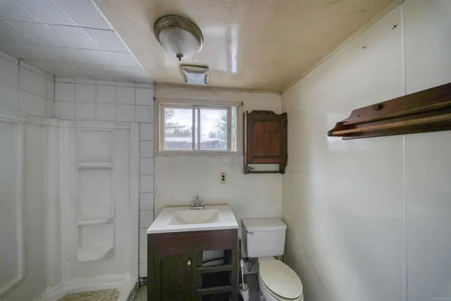 $170,000 | 3 Avenue, Godeffroy, NY 12729